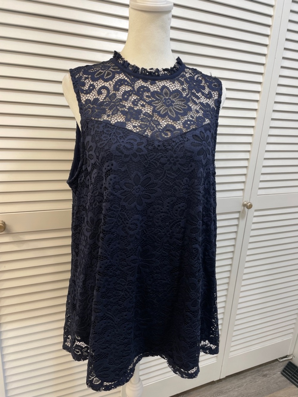 Apt 9 Sleeveless Lace Top With Polyester Lining  Navy Blue Size XL
